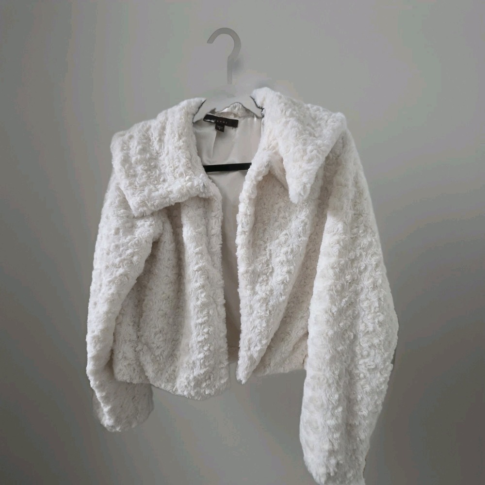 FEVER Cream Faux Fur Cropped Jacket Women's Size S Oversized Collar Satin Lined